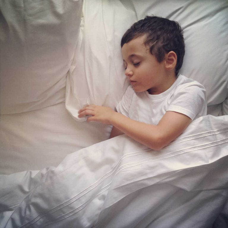 فتاة تمشي أثناء النوم- أرشيفية