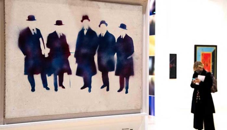 يقام المعرض داخل مبنى في حي عائد إلى ثلاثينيات القرن العشرين