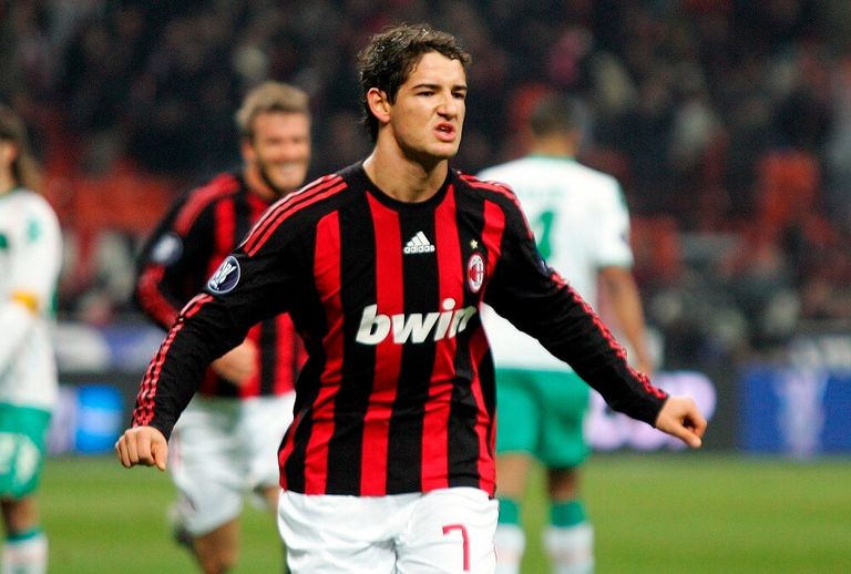 ماريو بالوتيلي نجم مانشستر سيتي وميلان السابق