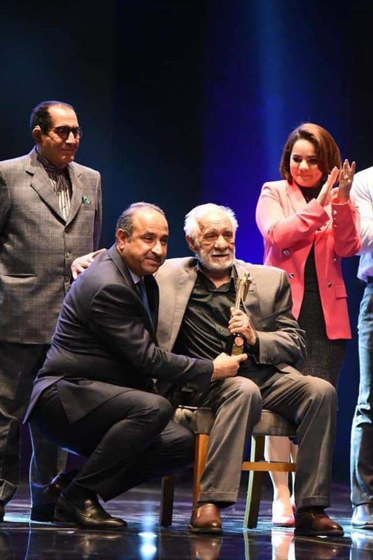 فلكلور شعبي خلال افتتاح مهرجان بغداد الدولي الثاني للمسرح