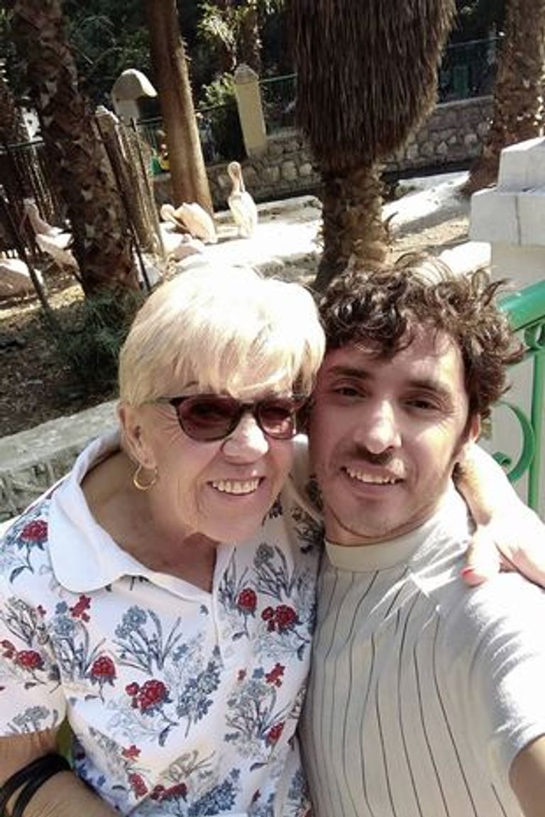 أيريس وزوجها المصري محمد إبراهيم