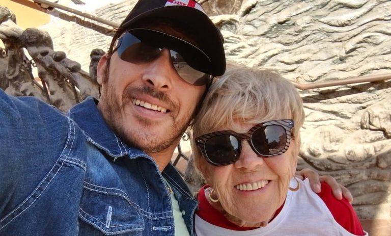 أيريس وزوجها المصري محمد إبراهيم