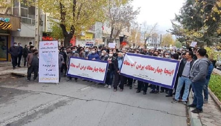 جانب من الاحتجاجات التي شهدتها جنوب غرب إيران بسبب نقص المياه