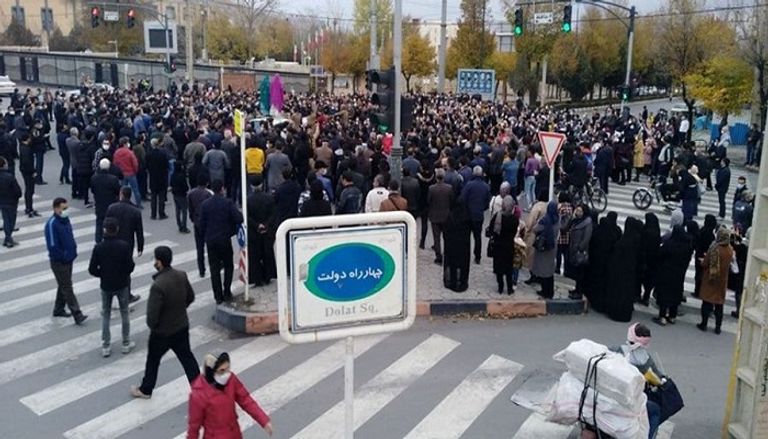 جانب من الاحتجاجات التي شهدتها جنوب غرب إيران بسبب نقص المياه