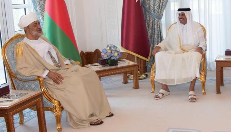 أمير قطر يستقبل سلطان عمان