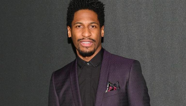 الأمريكية بيلي إيليش لدى تسلمها جائرة أفضل فنانة صاعدة في حفل جرامي 2021