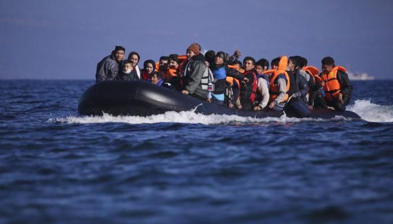 مهاجرون يحاولون عبور بحر المانش - أرشيفية