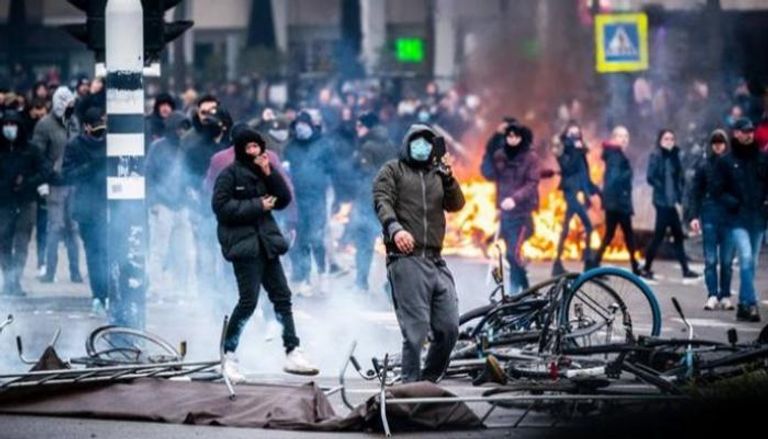 اشتباكات في هولندا جراء مظاهرات كورونا 