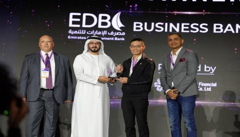 تطبيق "الإمارات للتنمية" يحصد جائزة أفضل منتج مصرفي