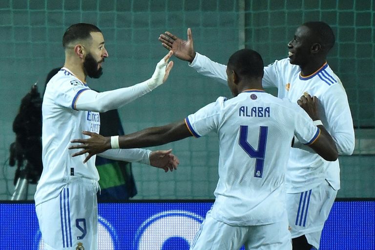 كريم بنزيما مع زملائه في ريال مدريد كريم بنزيمة مهاجم ريال مدريد هداف الدوري الإسباني