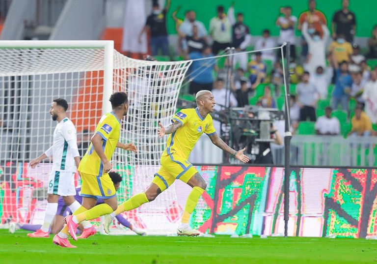 تاليسكا مهاجم النصر ضد الأهلي في الدوري السعودي رومارينيو مهاجم الاتحاد السعودي