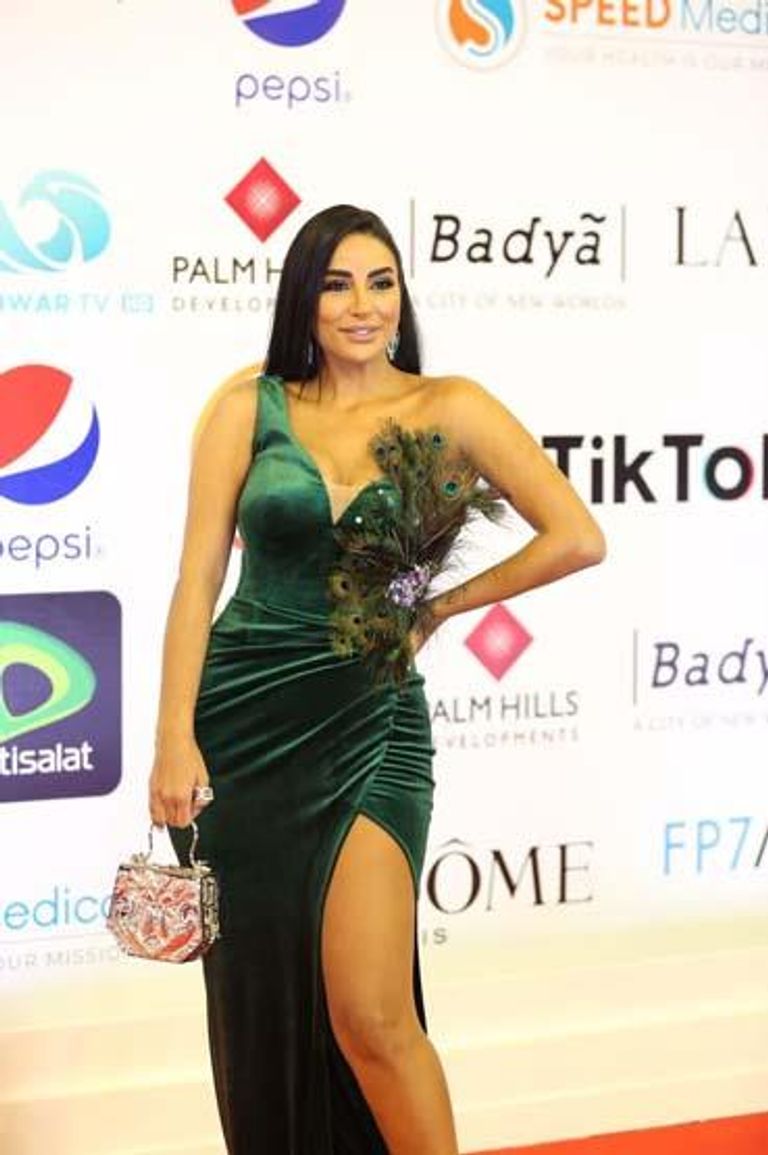 الفنانة جوري بكر