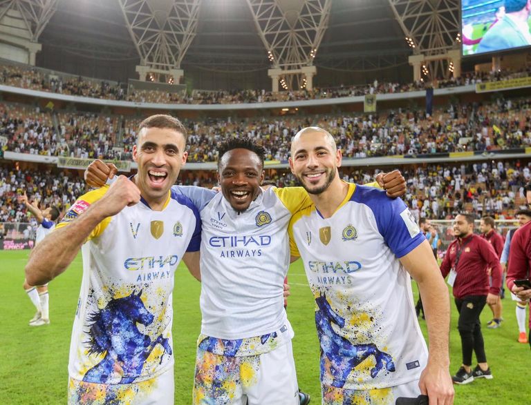 عبدالرزاق حمدالله مهاجم النصر السعودي السابق مع زملائه عبدالرزاق حمدالله مهاجم النصر السعودي السابق