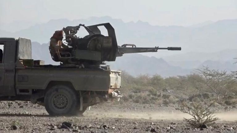 آليات للقوات المشتركة شمال مقبنة غربي تعز