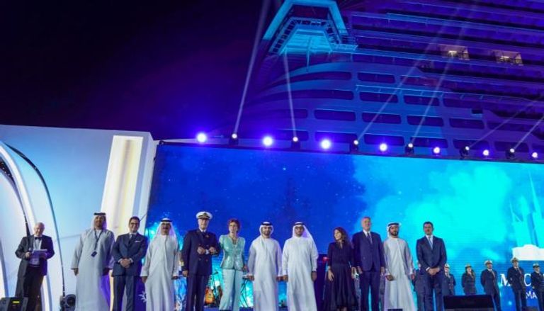  الشيخ منصور بن محمد بن راشد آل مكتوم يشهد حفل تسمية أحدث السفن السياحية