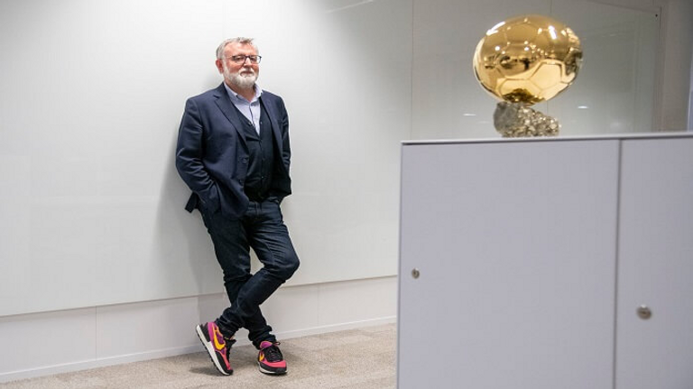 باسكال فيريه مع الكرة الذهبية الكرة الذهبية