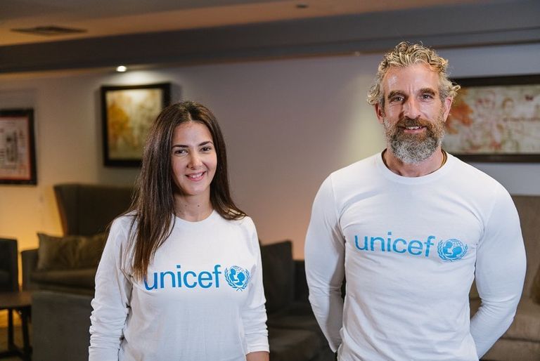 دنيا سمير غانم تحتفل باليوم العالمي مع الأطفال