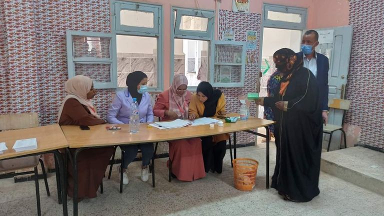 جزائريون يدلون بأصواتهم في الانتخابات المحلية