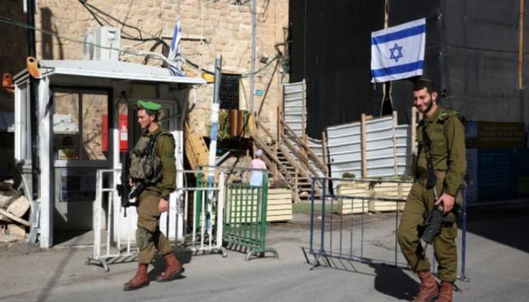 جنديان إسرائيليان بمحيط المسجد الإبراهيمي