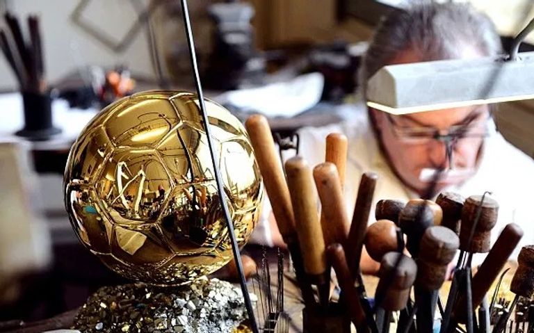 صناعة الكرة الذهبية