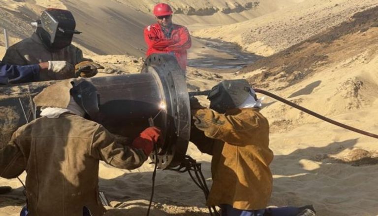 صيانة الخط النفطي بشركة الواحة الليبية