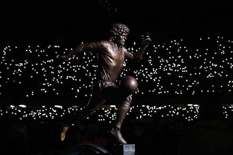 دييجو مارادونا بقميص نابولي