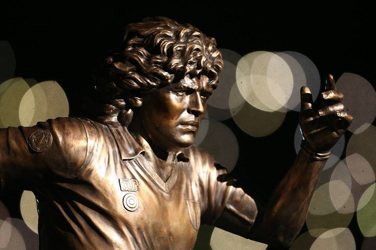 دييجو مارادونا بقميص نابولي