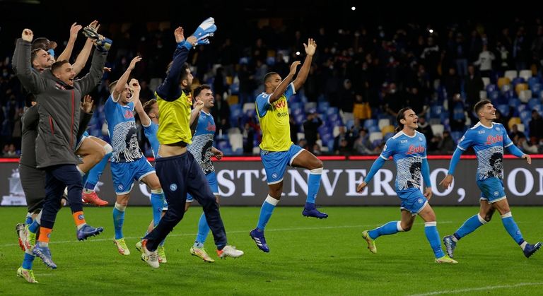 دييجو مارادونا بقميص نابولي