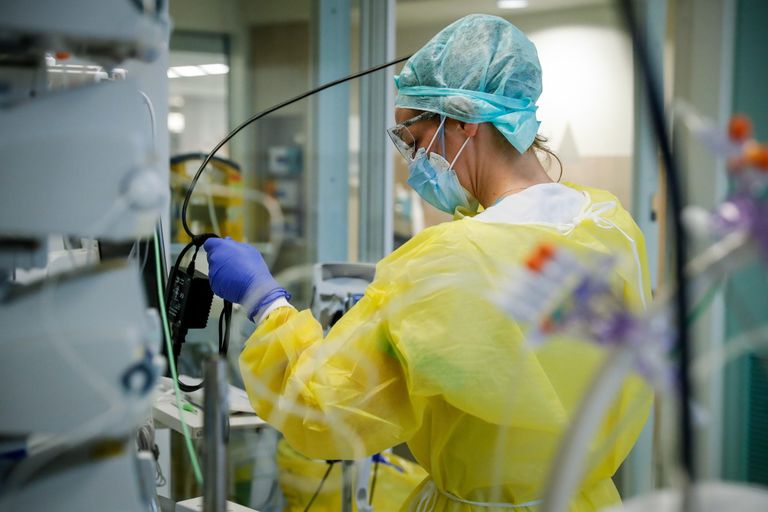 عينات دم للكشف على فيروس أوميكرون