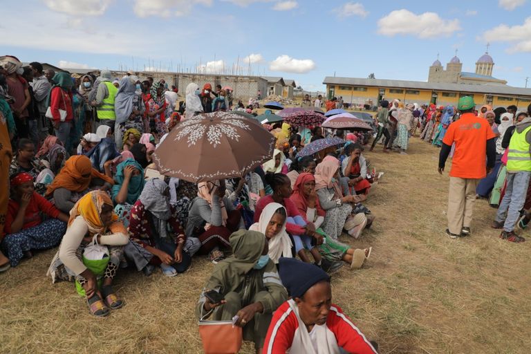 جانب من نازحي الحرب بمنطقة دبري برهان بإقليم أمهرة بشمالي إثيوبيا 