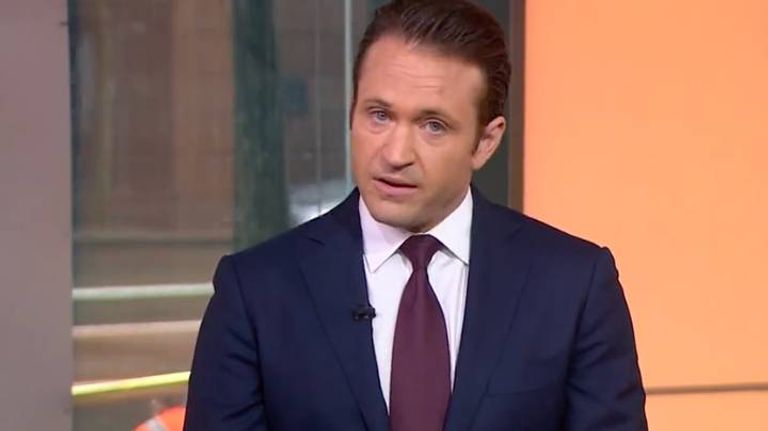 المذيع مات دوران والمغنية أديل