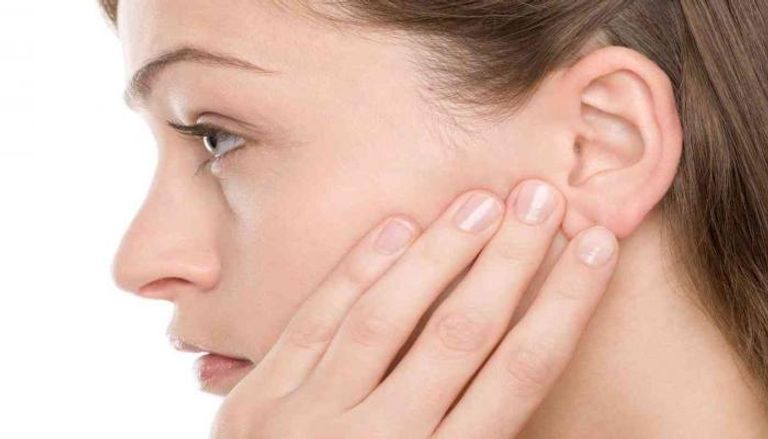 يحدث التهاب الخشاء بسبب إهمال علاج التهاب الأذن الوسطى