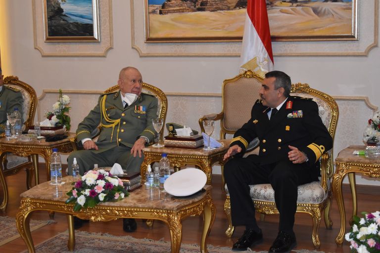 جانب من استقبال مساعد وزير الدفاع المصري لقائد الجيش الجزائري مساعد وزير الدفاع المصري يستقبل قائد الجيش الجزائري