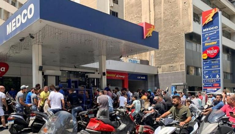 الدولار.. يشعل أسعار البنزين في لبنان