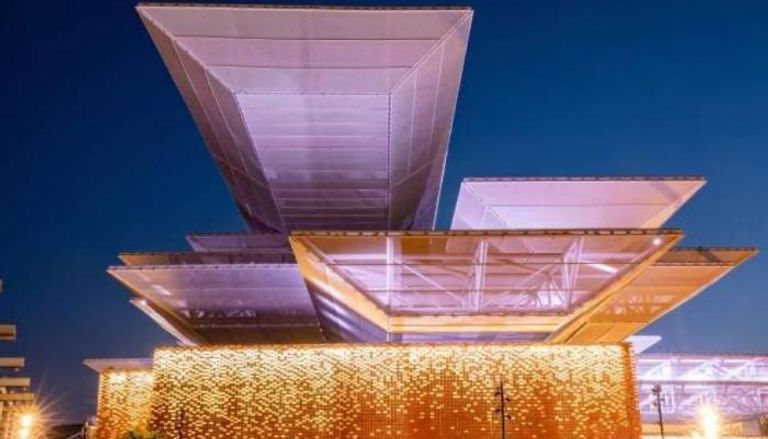 البيانو يحلق على ارتفاع 5 أمتار