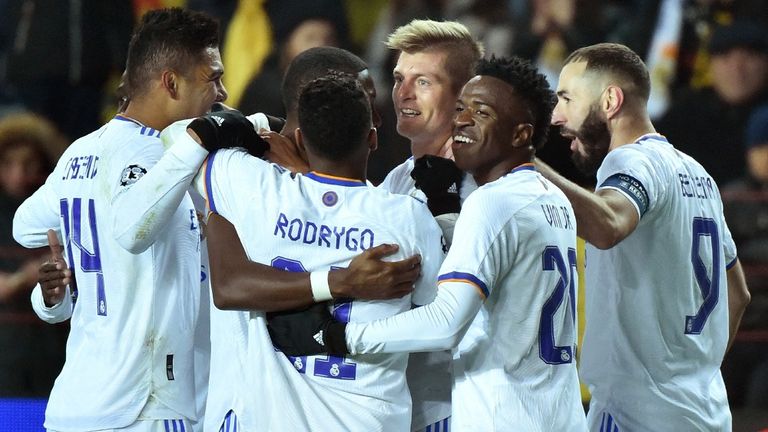 ريال مدريد متصدر جدول ترتيب الدوري الإسباني محمد صلاح مع نجوم فريق ليفربول