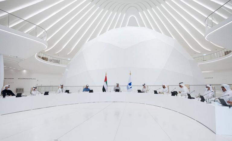 ولي عهد أبوظبي خلال مجلس إدارة