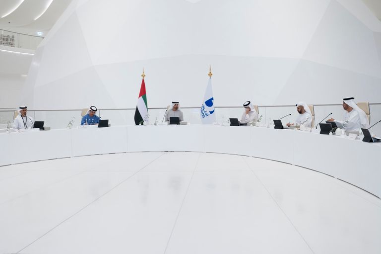 ولي عهد أبوظبي خلال مجلس إدارة