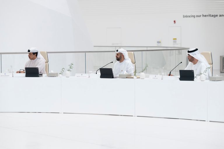 ولي عهد أبوظبي خلال مجلس إدارة