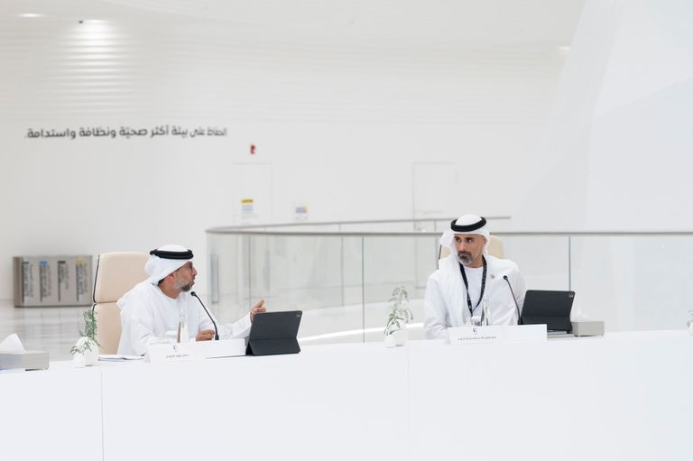 ولي عهد أبوظبي خلال مجلس إدارة 