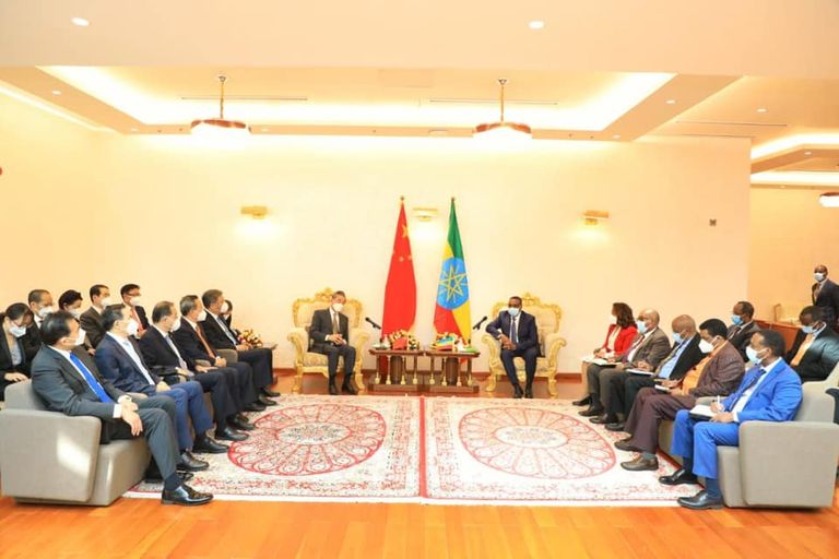 دمقي مكونن ووانج يي