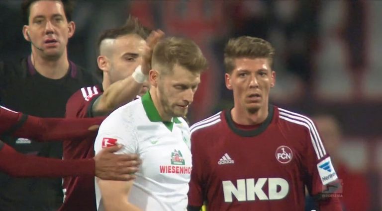 لاعبو نورنبرج يشكرون هانت