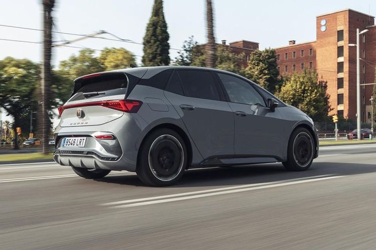 طراز Cupra Born طراز بي إم دبليو iX1