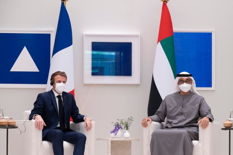 جانب من لقاء الشيخ محمد بن زايد آل نهيان وإيمانويل ماكرون