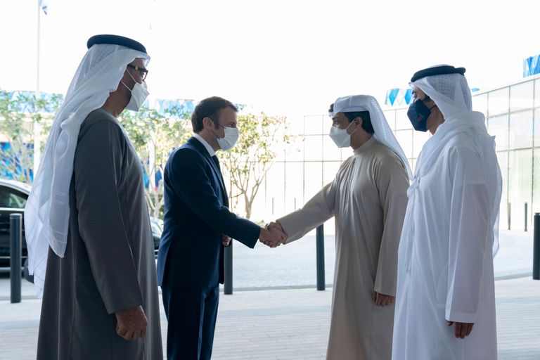 جانب من لقاء الشيخ محمد بن زايد آل نهيان وإيمانويل ماكرون