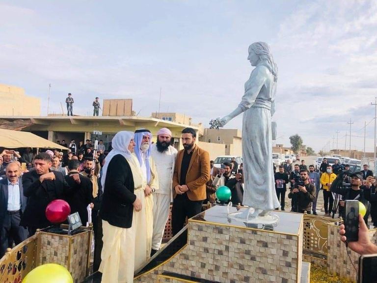 تمثال الفتاة الإيزيدية