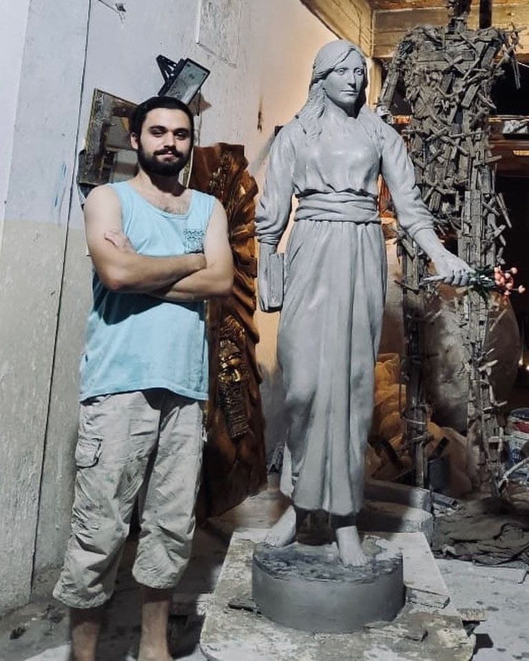 تمثال الفتاة الإيزيدية