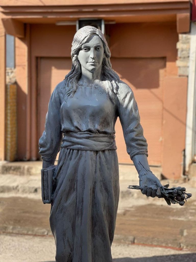 تمثال الفتاة الإيزيدية