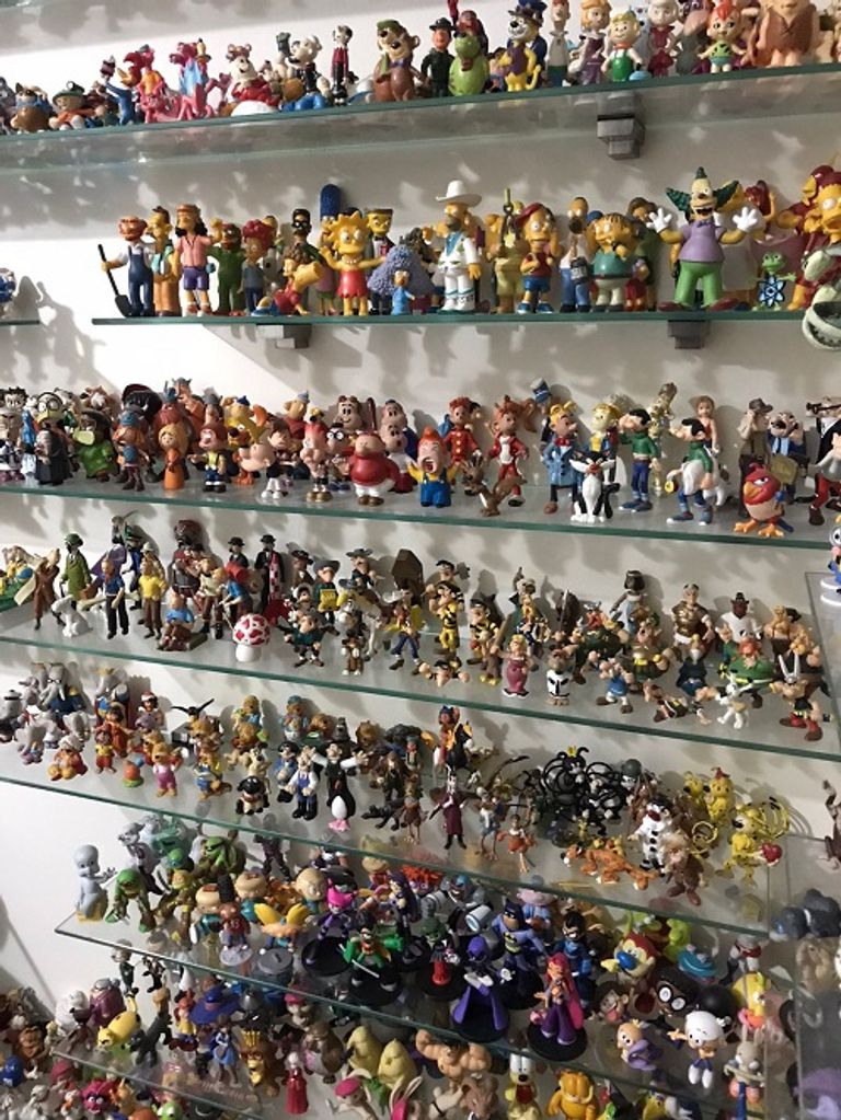 جانب من مقتنيات الشاب اللبناني عزت كريدية