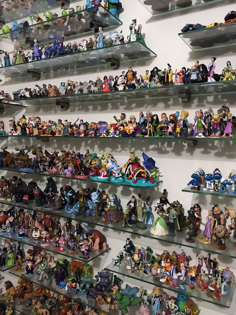 جانب من مقتنيات الشاب اللبناني عزت كريدية